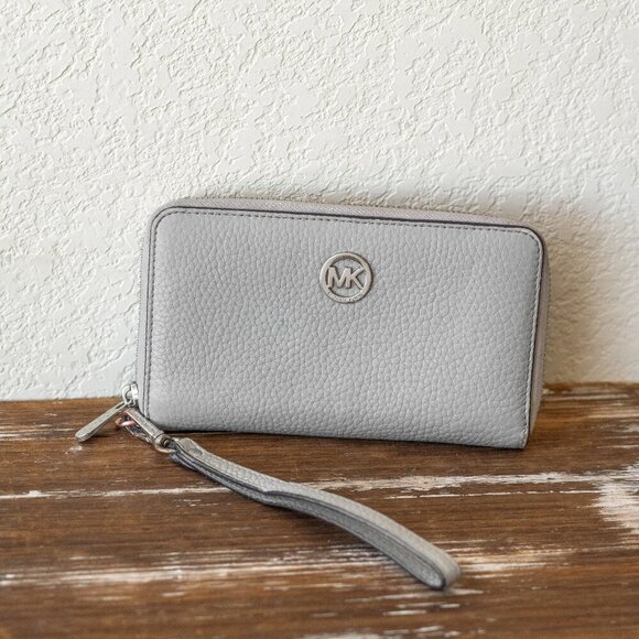 MICHAEL KORS GRAY PEBBLED LEATHER ZIP AROUND SILVER WALLET WRISTLET - Picture 1 of 12